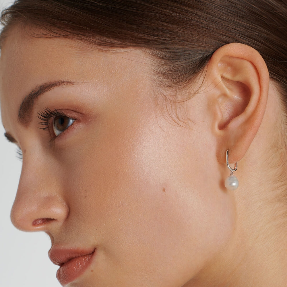 Esme - Silver rectangular pearl earrings