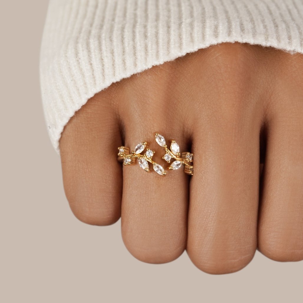 Aretha – Liana Crystal Ring in 18K gold