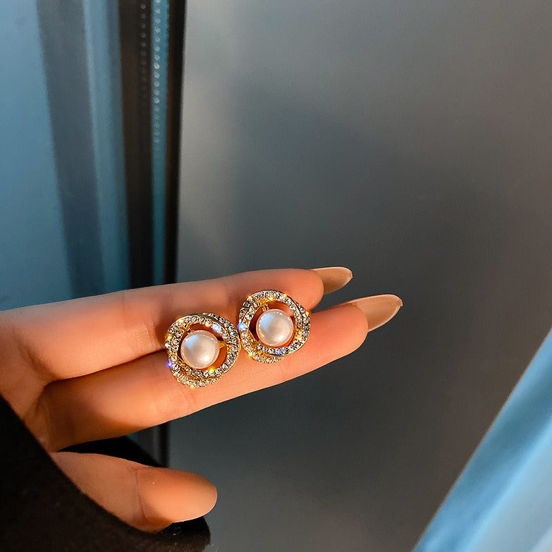 Aveline – Spiral Shaped Pearl Earrings