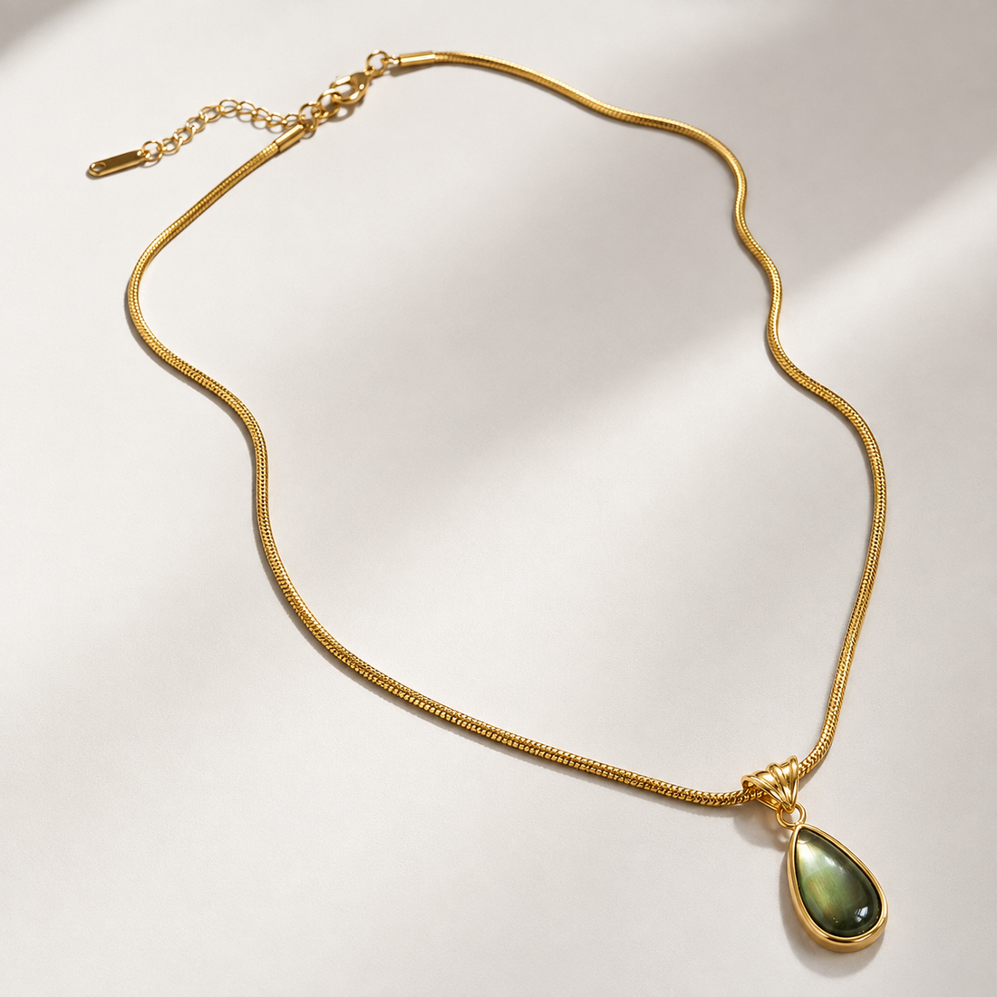 Drop necklace in mermaid green with gold