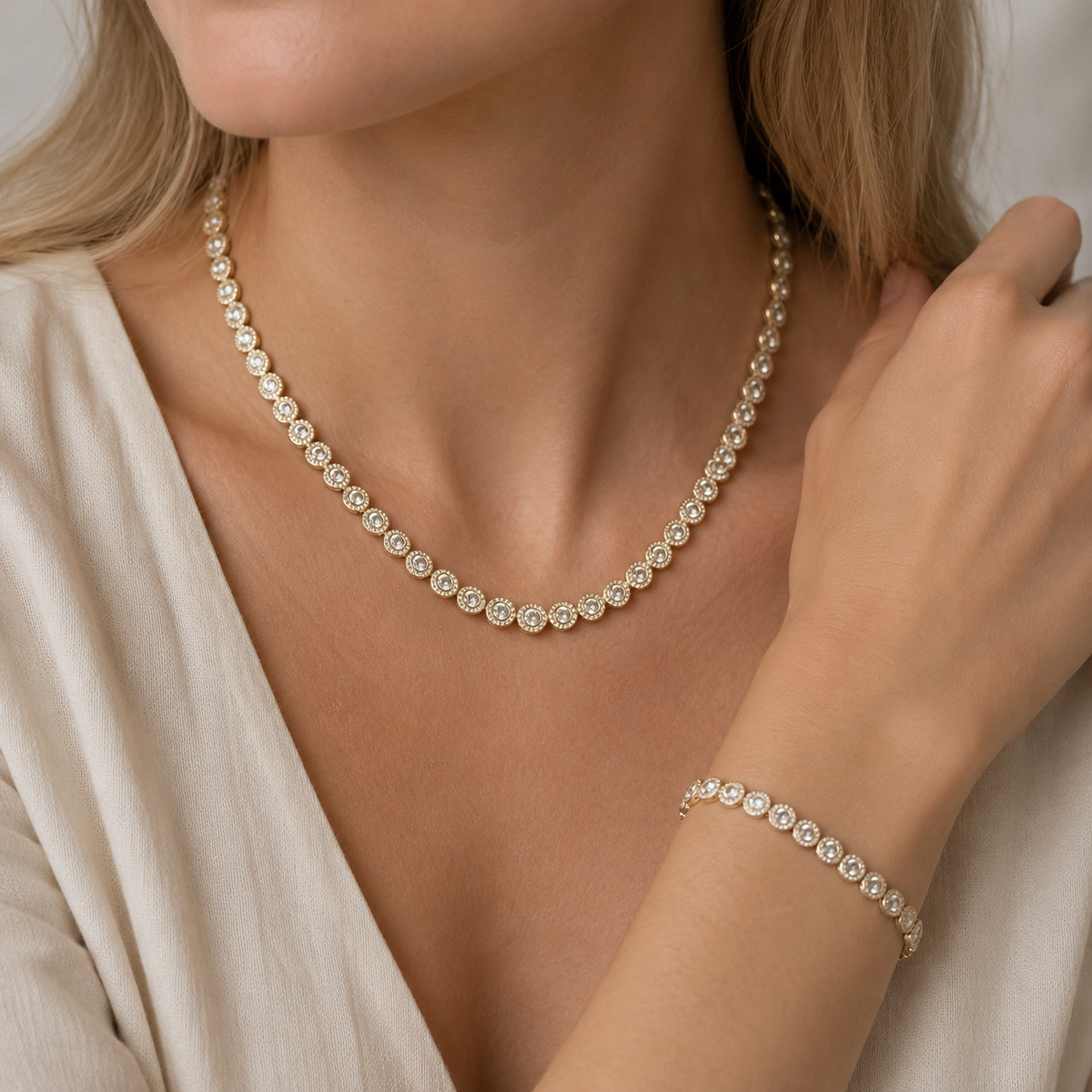 Victoria – Necklace and bracelet with shiny round button