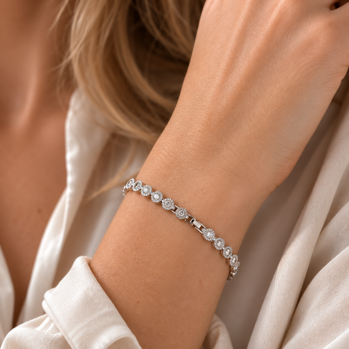 Victoria – Necklace and bracelet with shiny round button