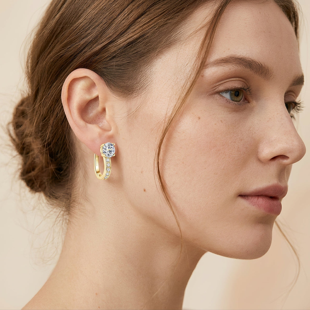 Nathalie – 18K Gold Moissanite Huggie Earrings