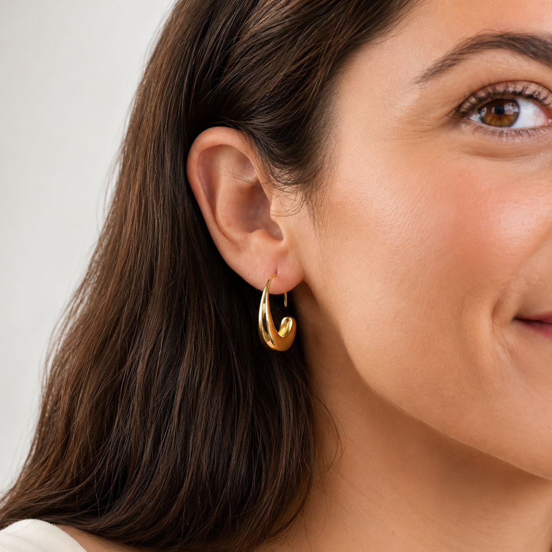 Classic drop earrings - Vintage gold hoop earring
