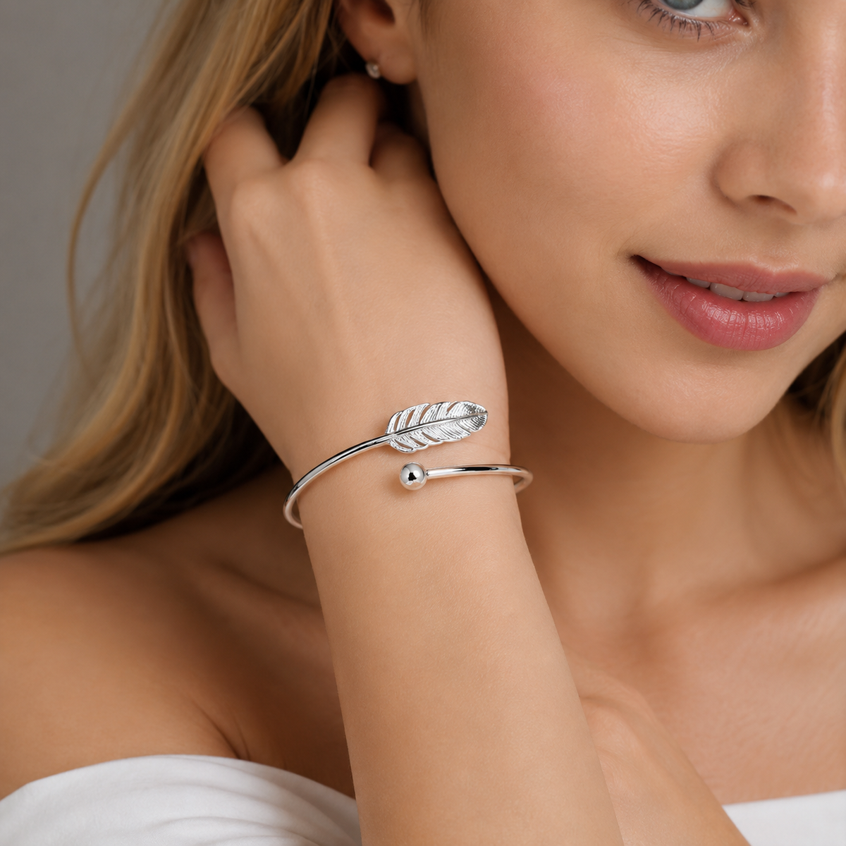 Silver feather bracelet - Feather bangle