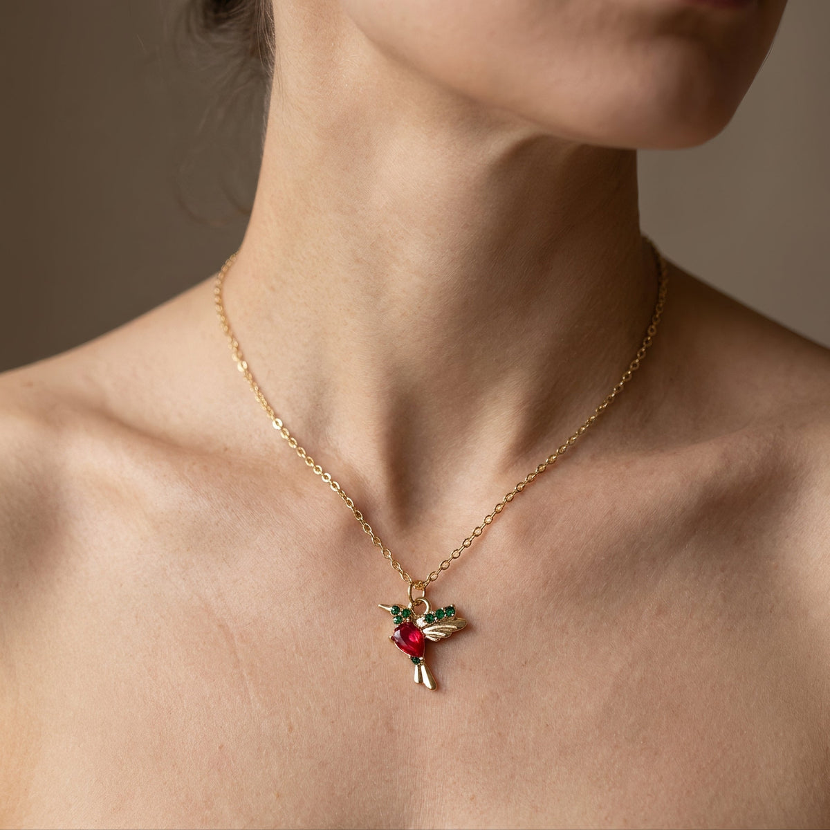 Jada – Hummingbird necklace in enamel and zirconia
