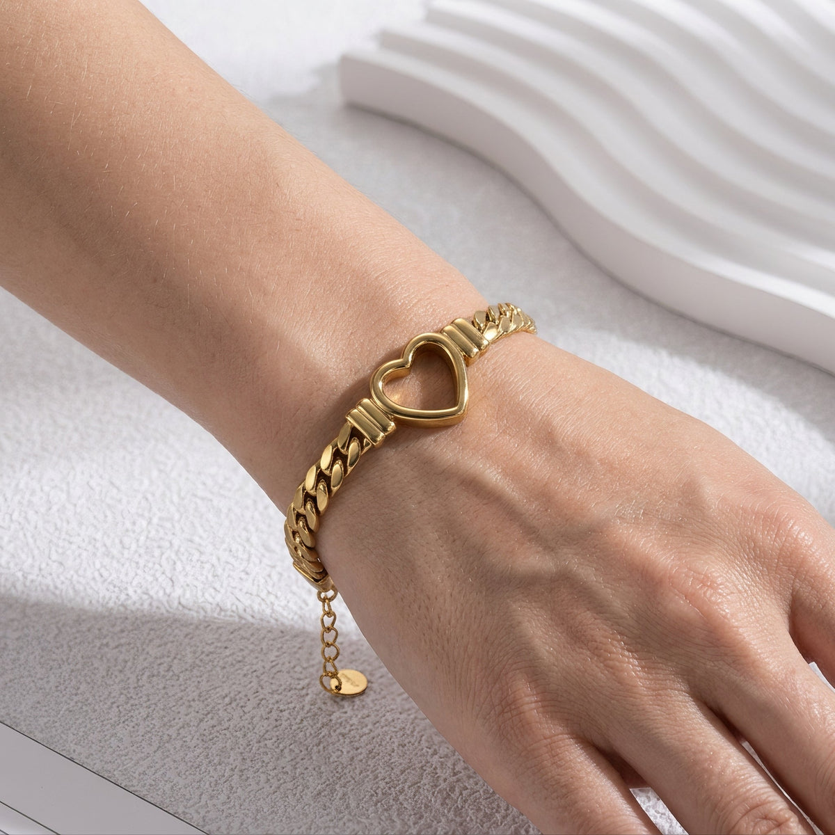 Hollow gold heart bracelet - Open heart bracelet