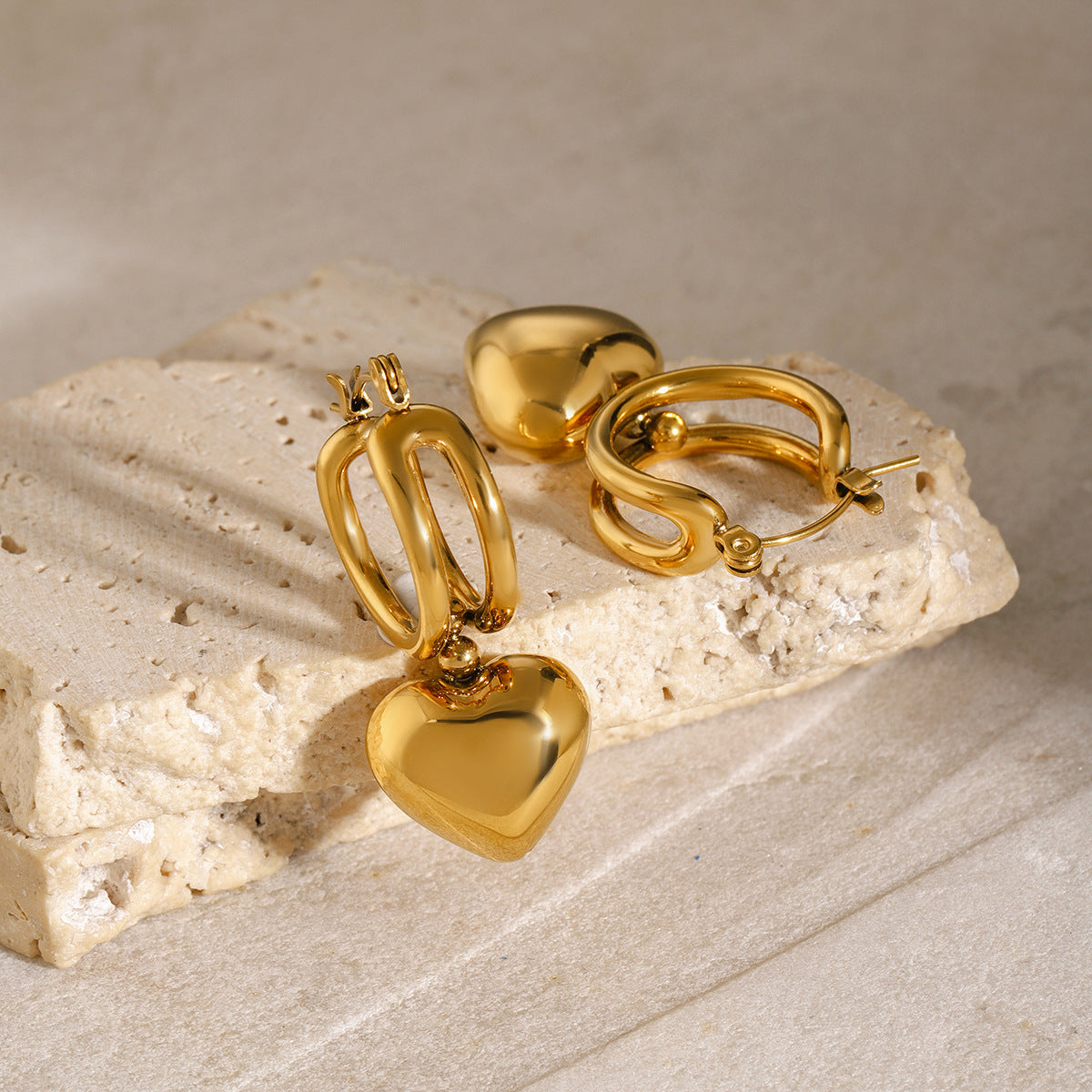 Audrey - Gold heart earrings