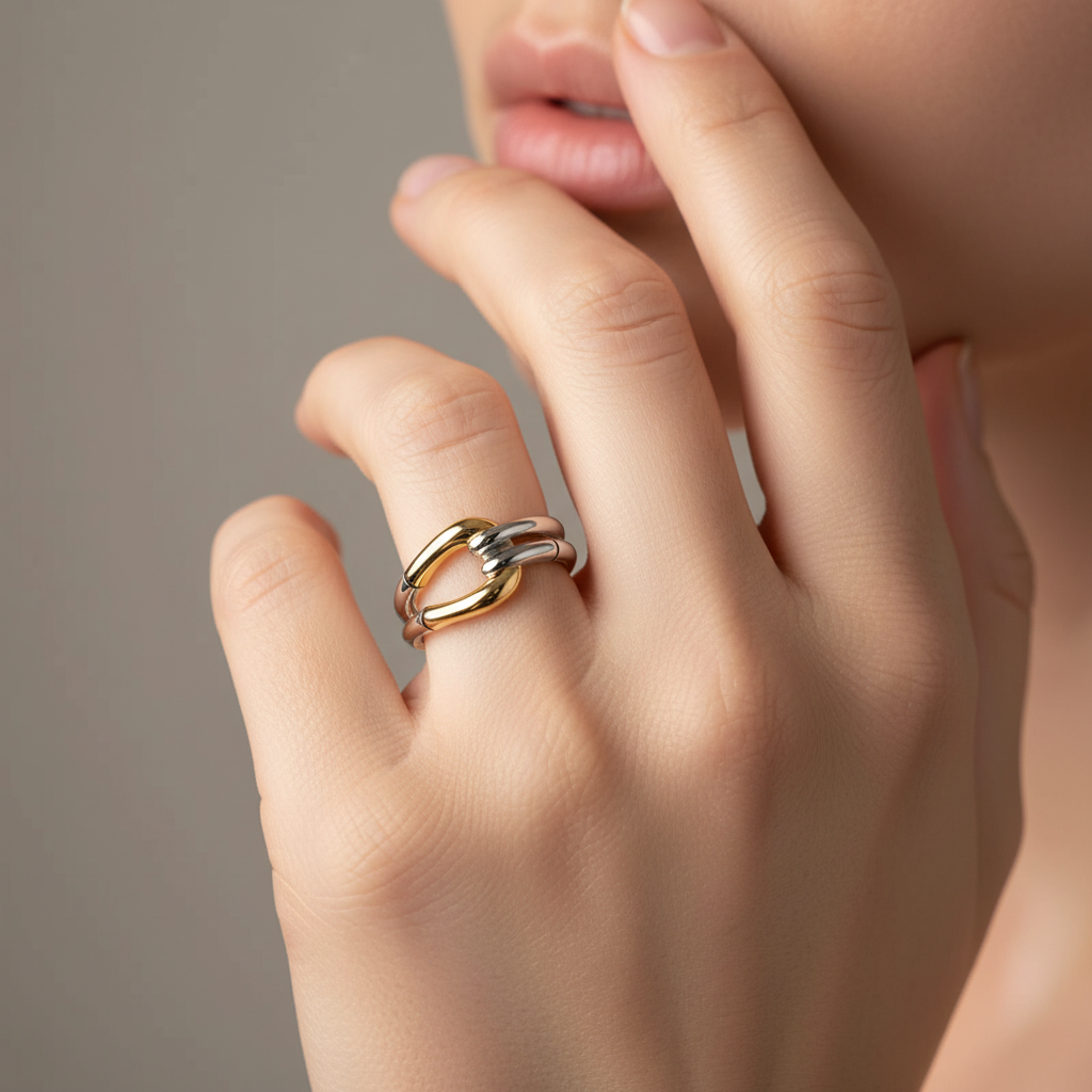 Althéa – Vintage Knot Design Ring in Gold and Silver