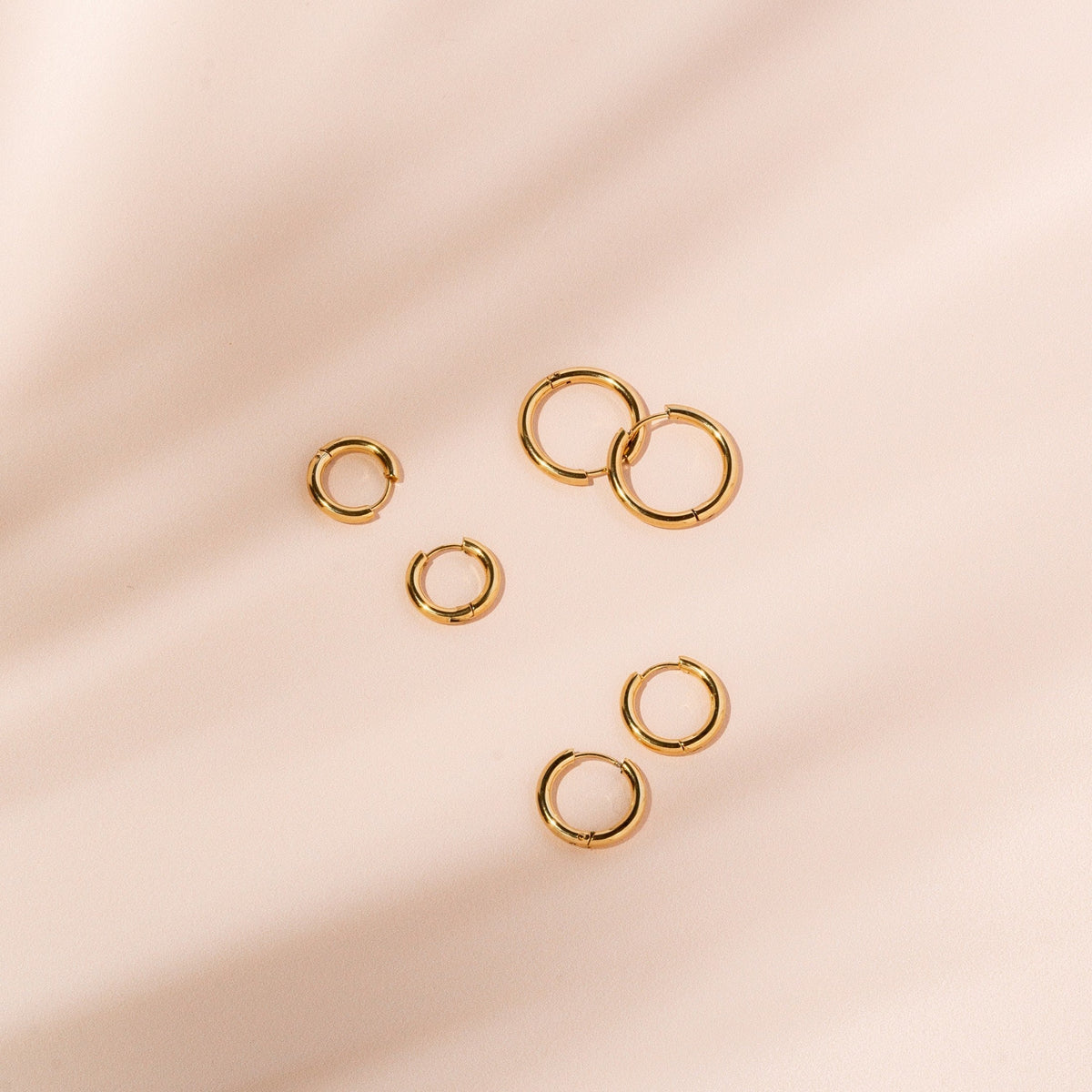 Clara – Classic waterproof gold earrings