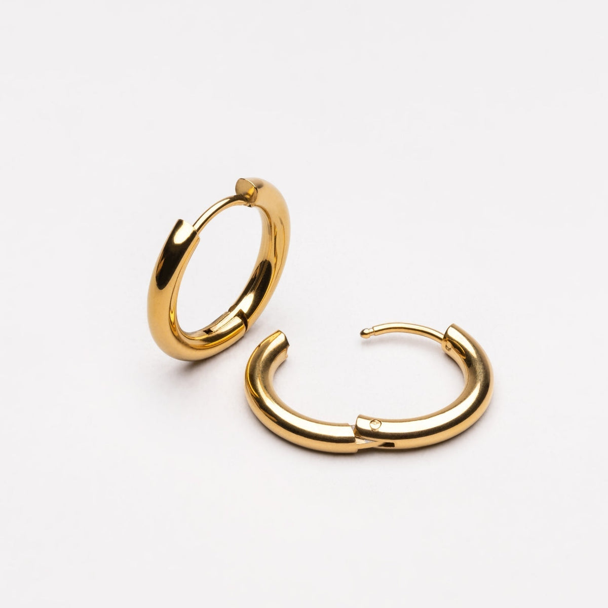 Clara – Classic waterproof gold earrings