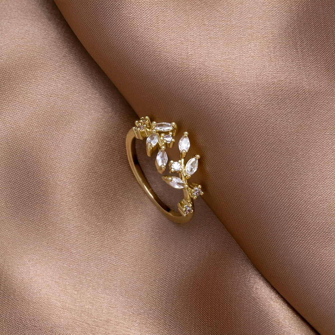 Aretha – Liana Crystal Ring in 18K gold