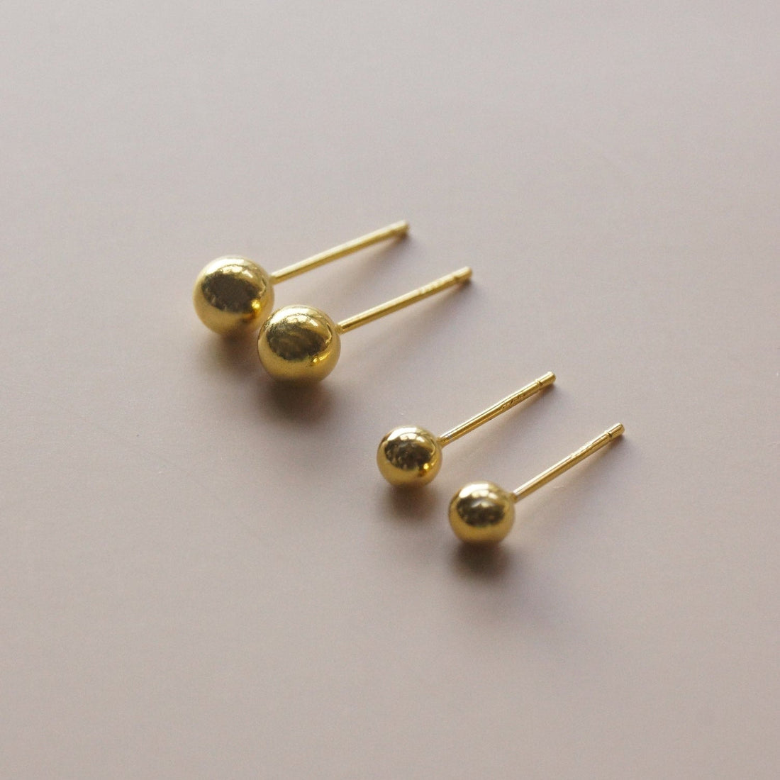 Jacqueline - Ball earrings