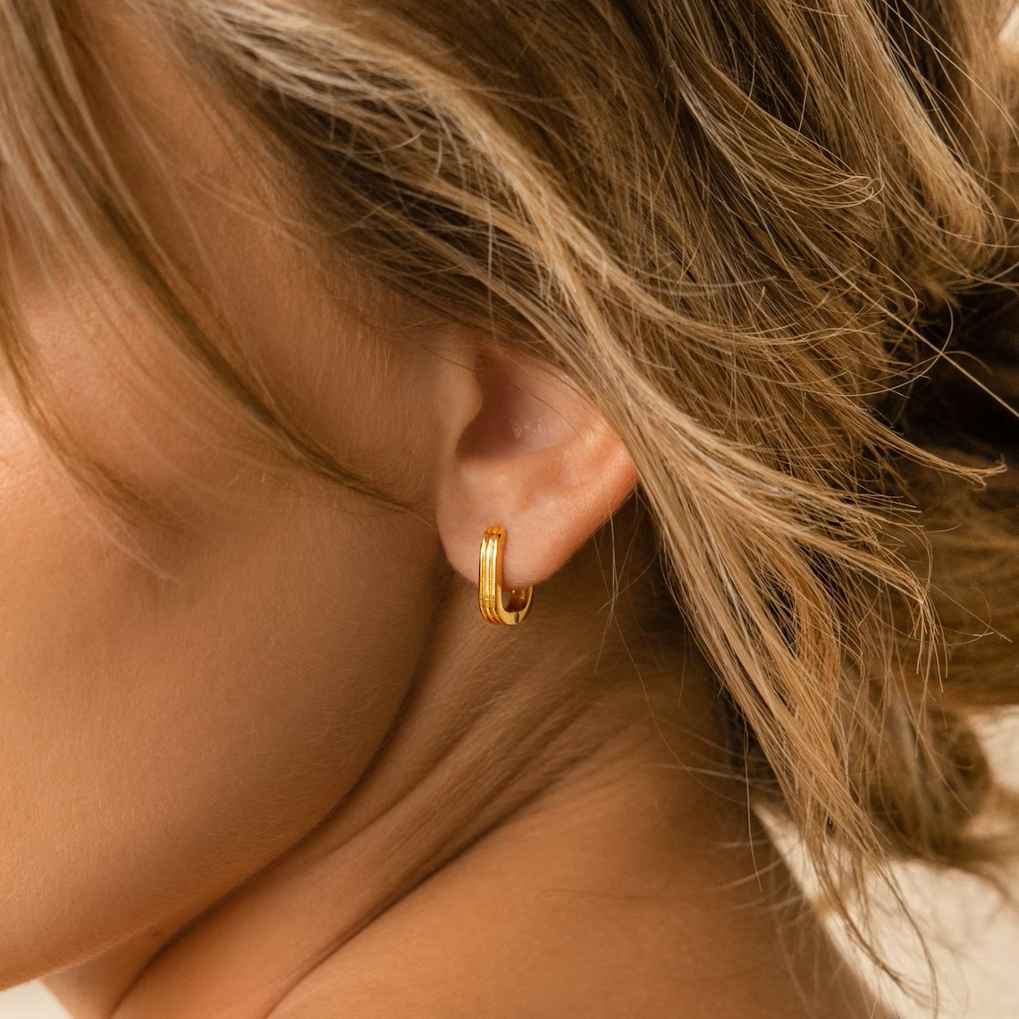 Rectangular grooved link earrings - Minimalist Huggie earrings