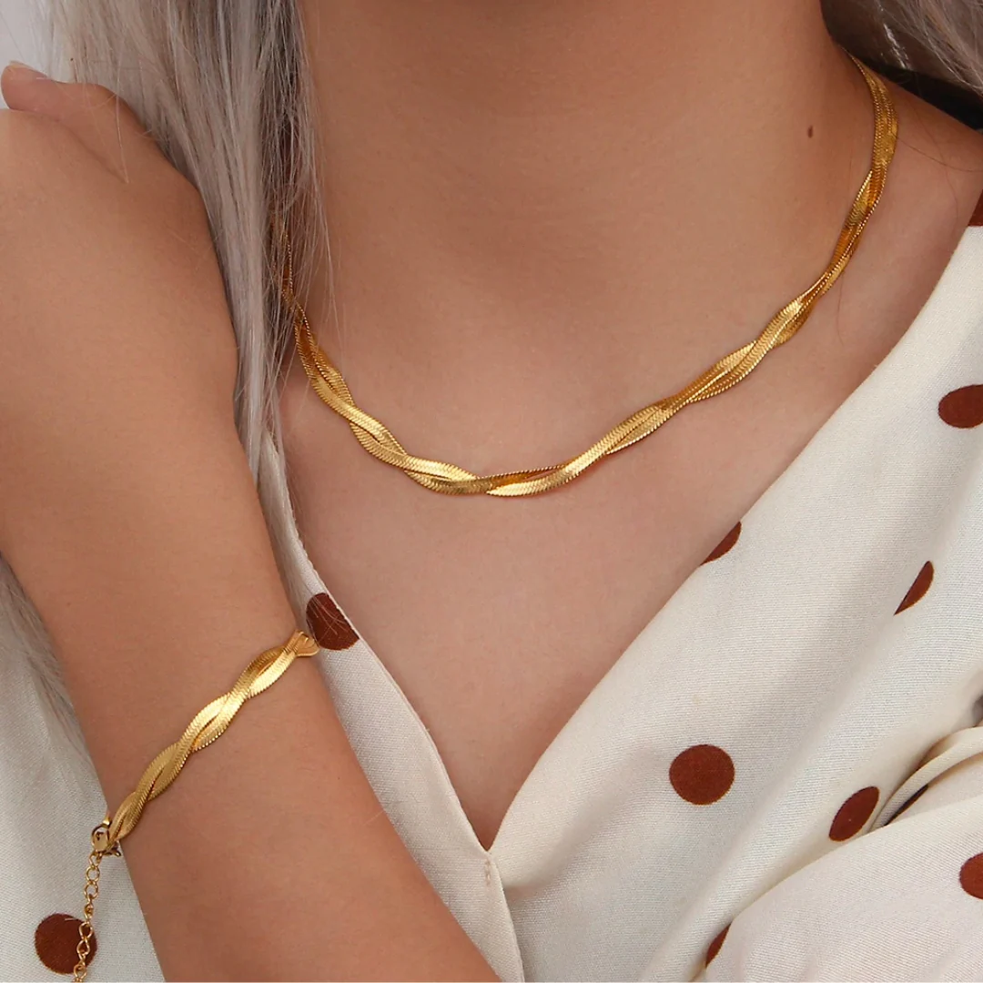 Alina – Elegant intertwined gold necklace and bracelet set