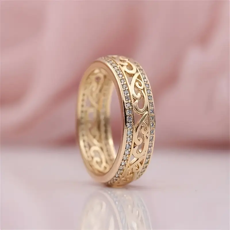 Elena – Shiny hollow gold ring
