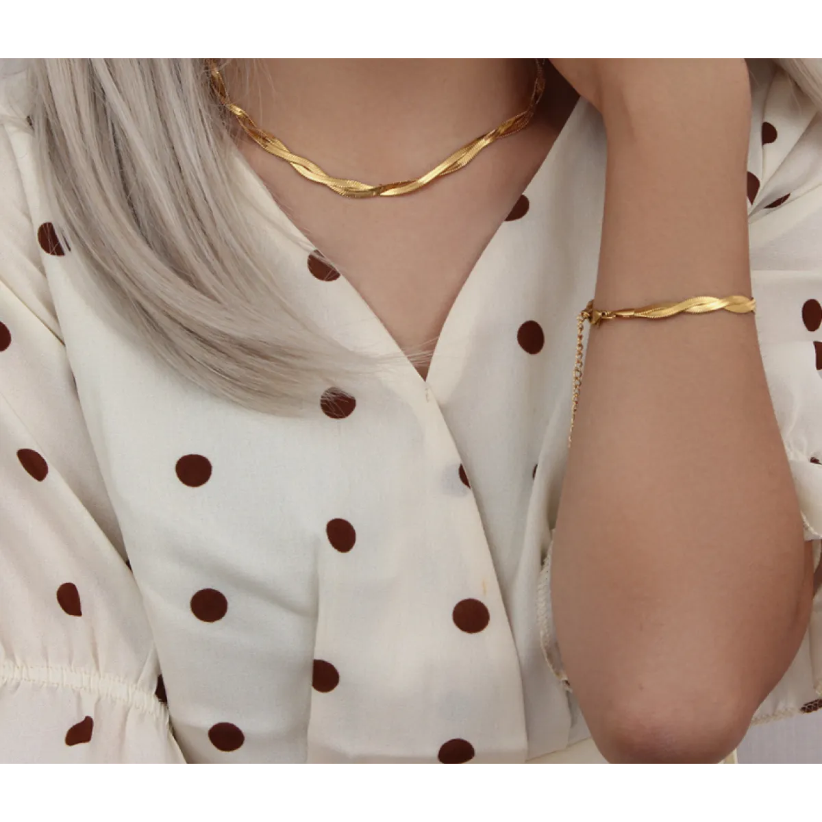 Alina – Elegant intertwined gold necklace and bracelet set