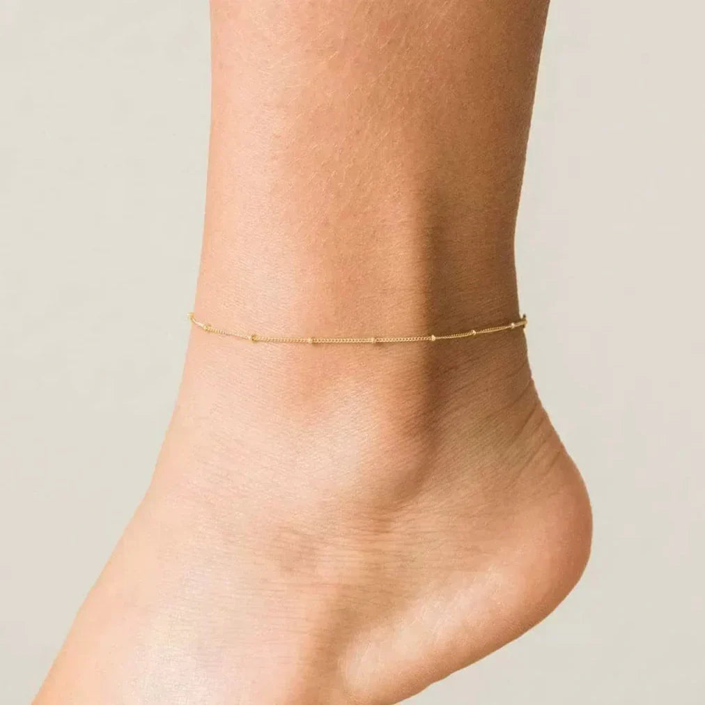 Wren – Elegant gold chain for the ankle