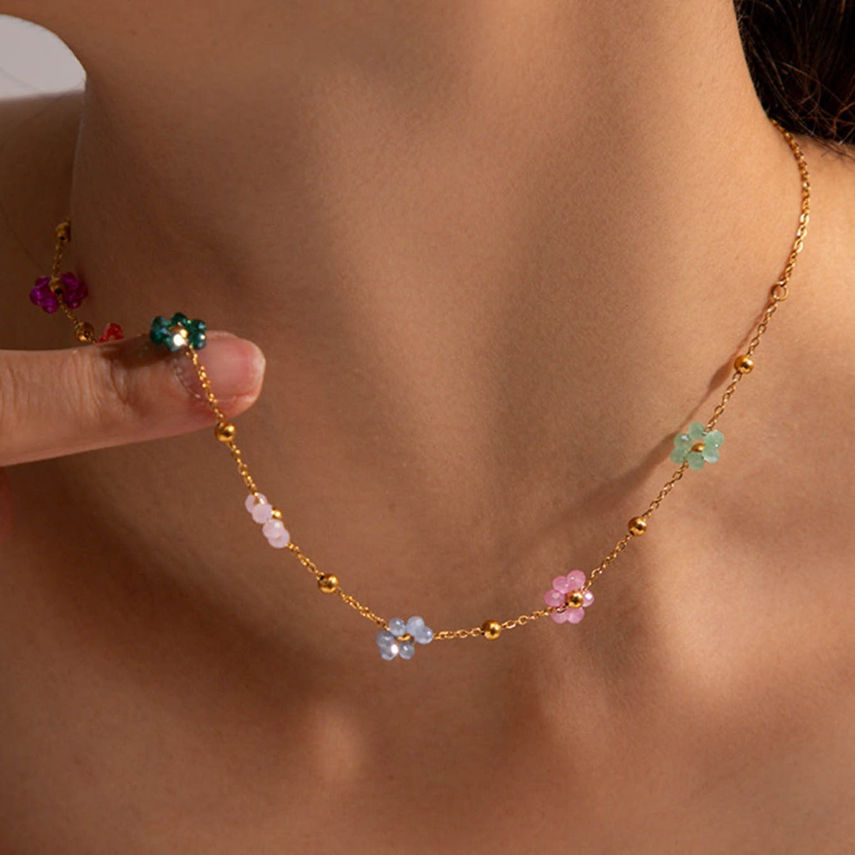 Karylle – Gold necklace with small colored flowers