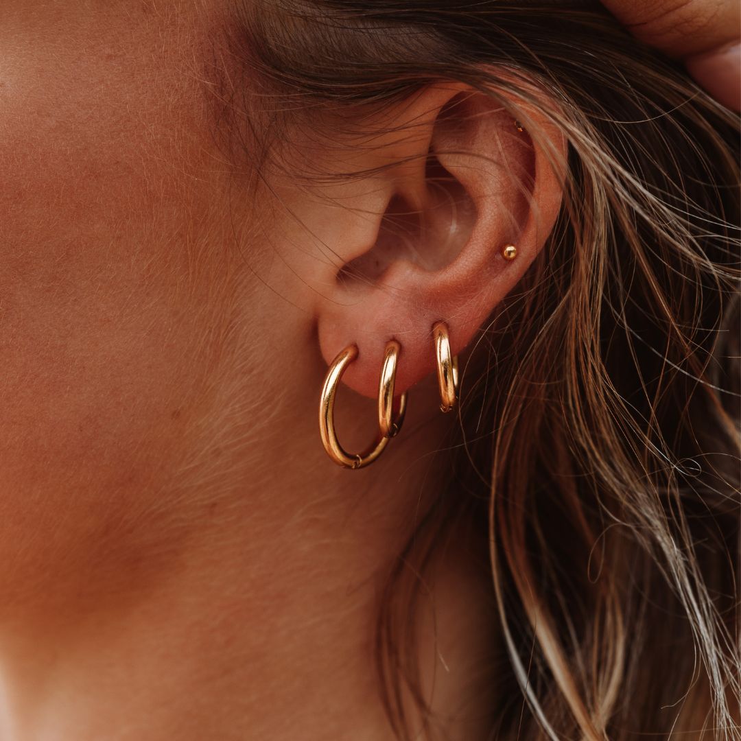 Clara – Classic waterproof gold earrings