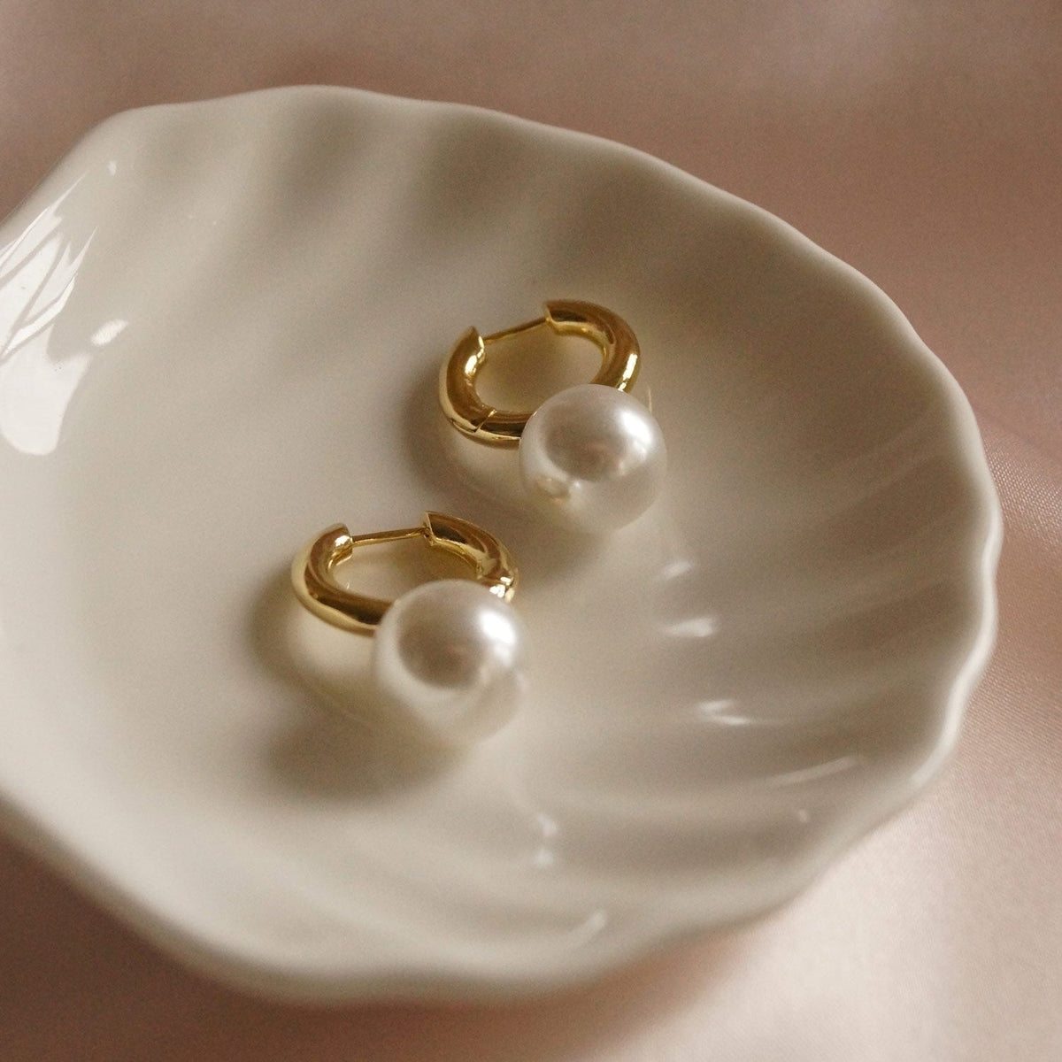 Moira - Pearl earrings
