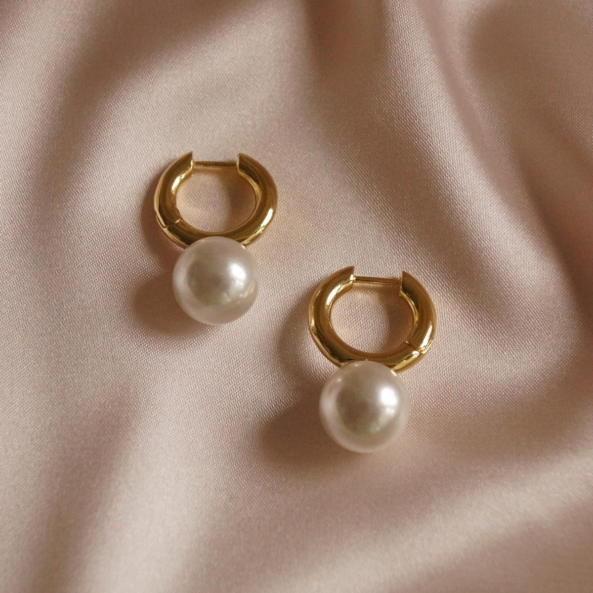 Moira - Pearl earrings