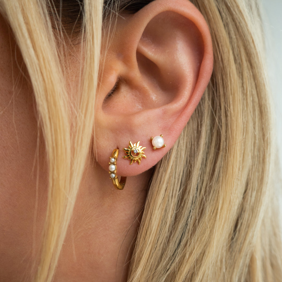 Jessi - Gold Pearl Earrings